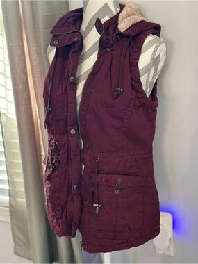 Snobbish Large Burgundy Utility Vest Faux Fur Hood Cargo Gorpcore